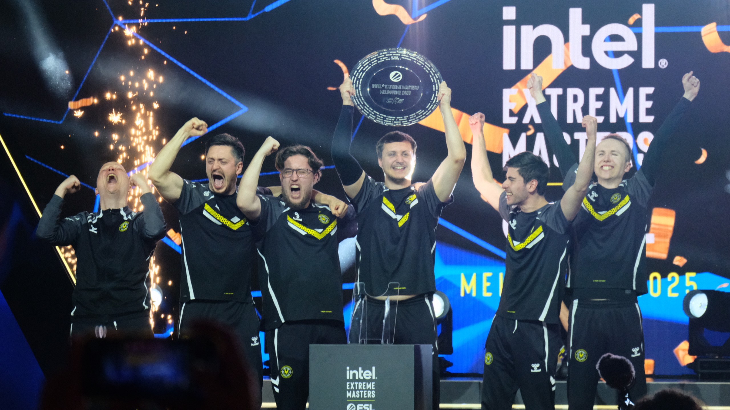 WBG横扫TSM,Uzi极限生还后反打宿命之战2025世界赛,锁定晋级资格 WBG横扫TSM,Uzi极限生还后反打宿命之战2025世界赛,锁定晋级资格