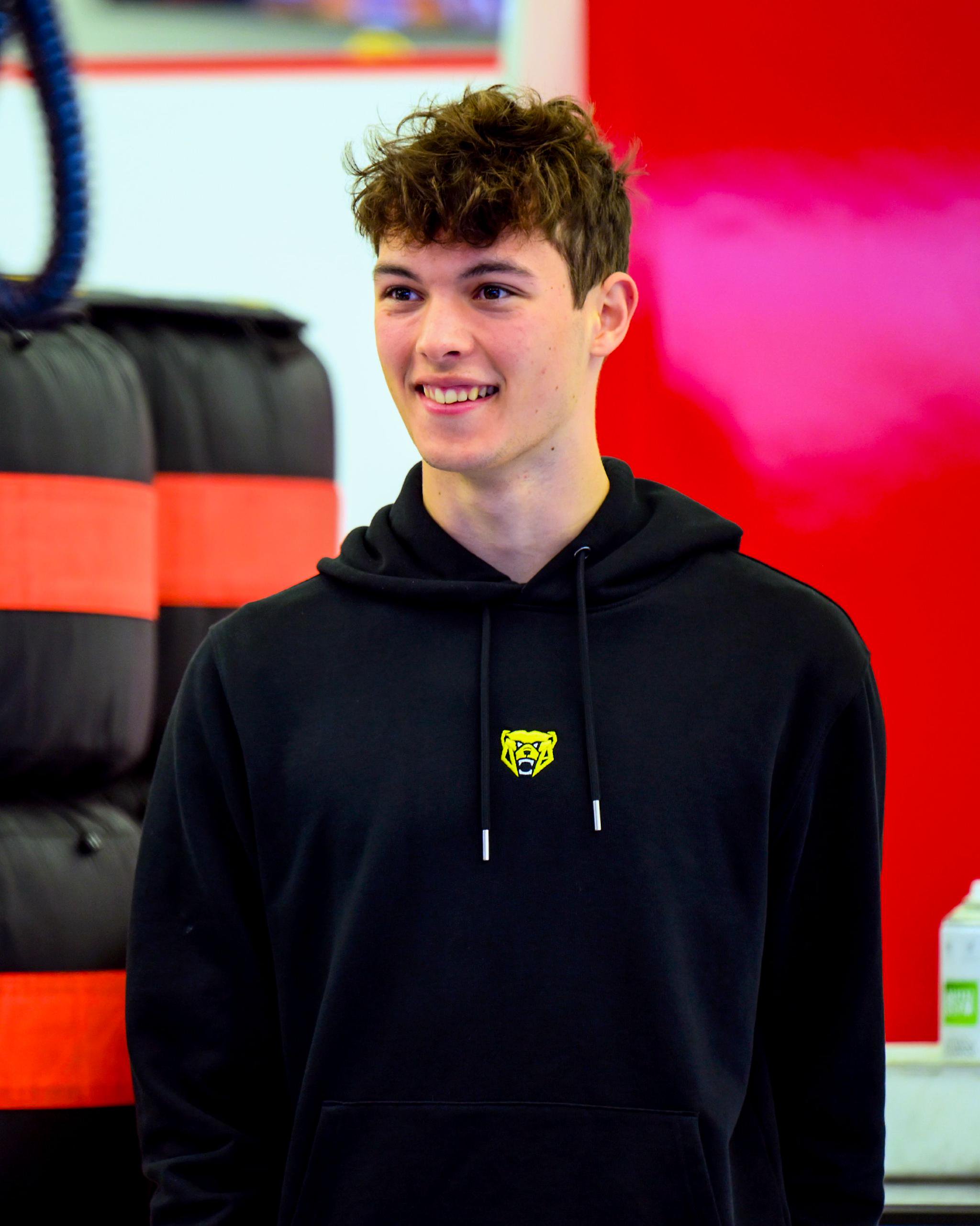 红牛二队绝杀哈斯车队，塞恩斯关键制胜的简单介绍