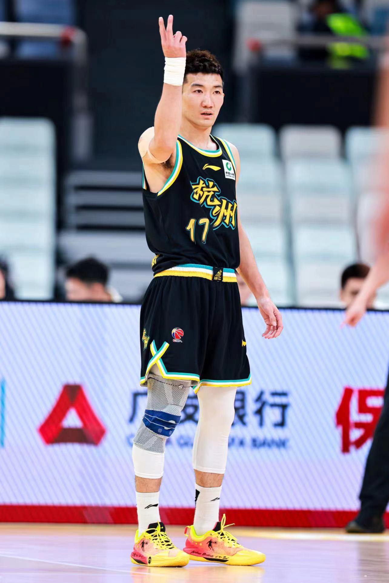 吉林队轻取快船,孙铭徽统治全场 吉林队轻取快船,孙铭徽统治全场