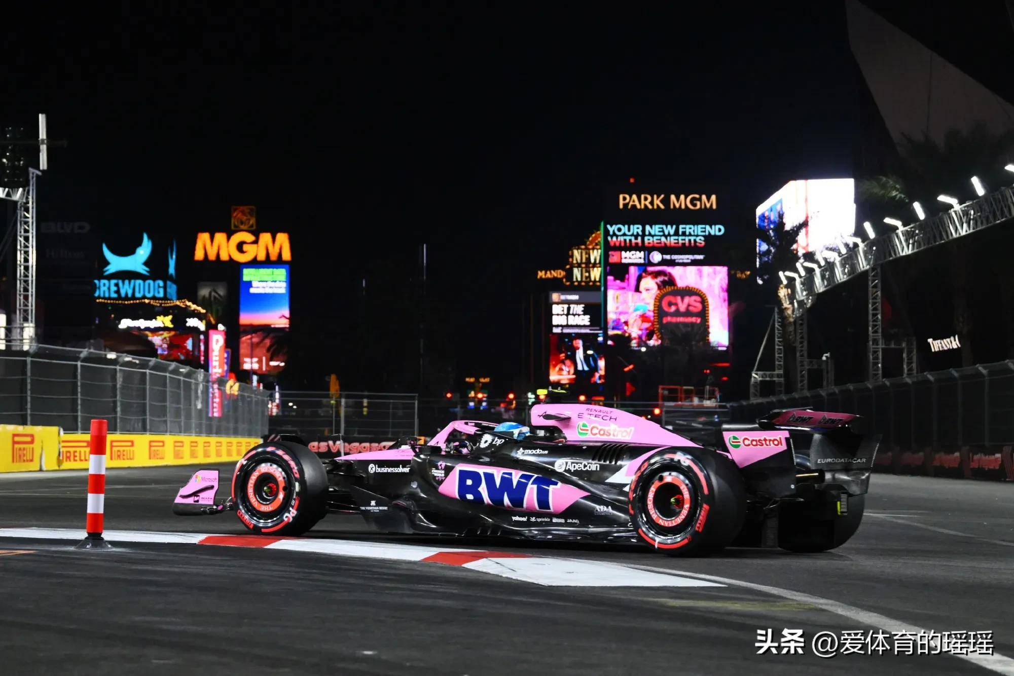 梅赛德斯逆转迈凯伦，佩雷兹带队取胜