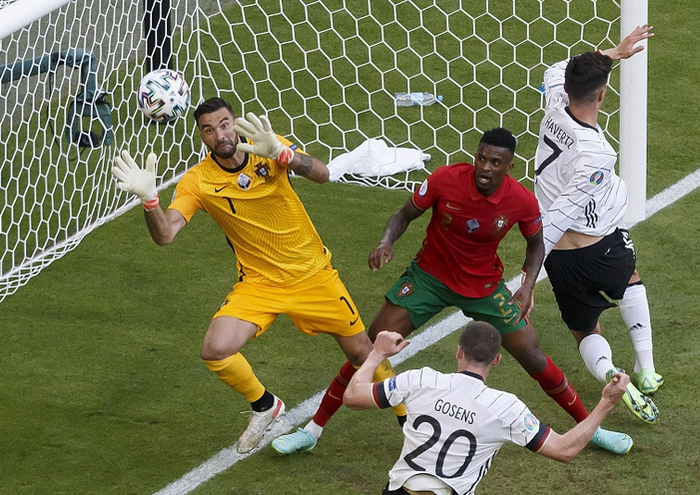 葡萄牙绝杀韩国，哈弗茨刷新纪录