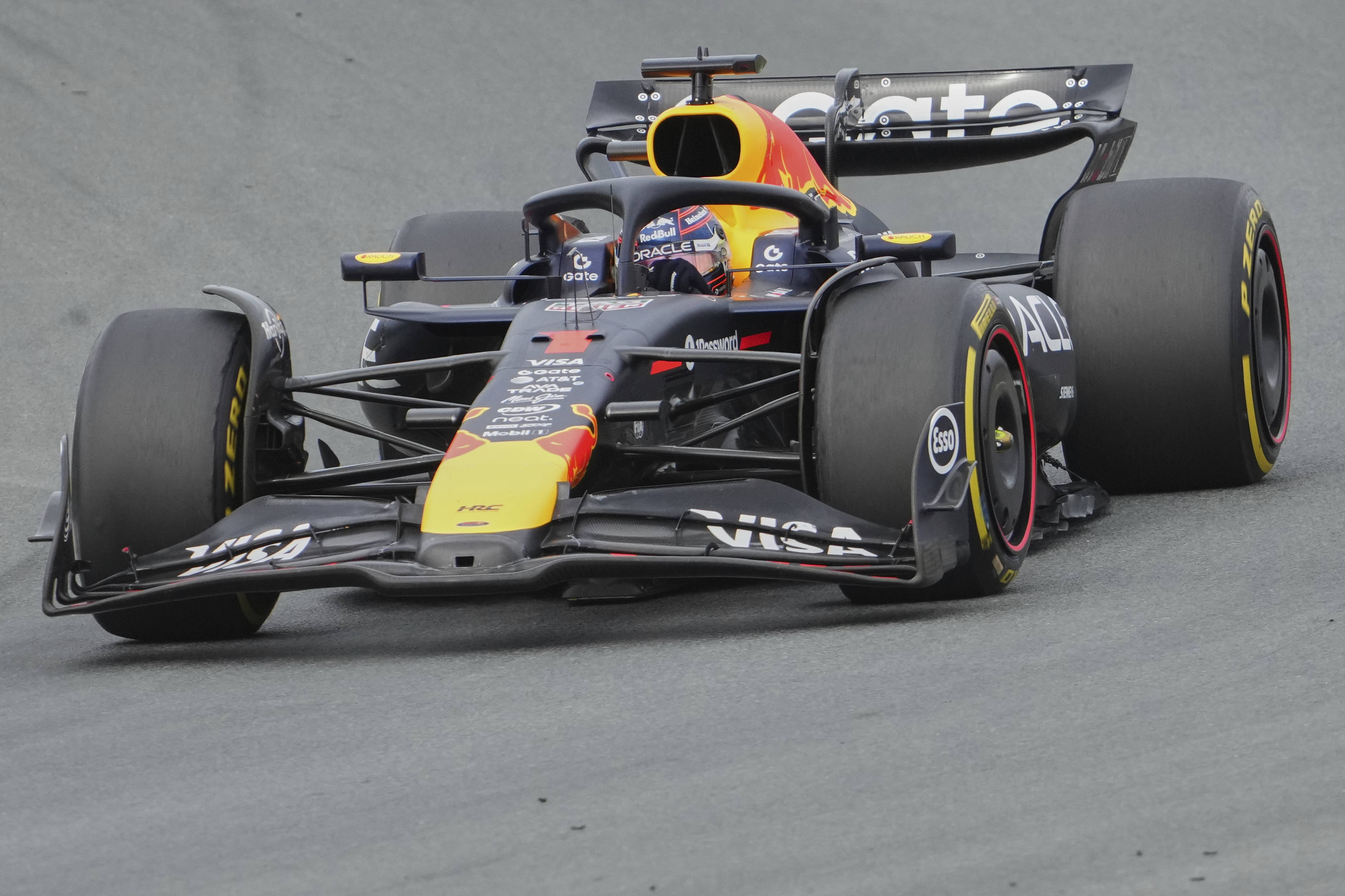 包含红牛二队完胜迈凯伦，阿隆索惊艳四座的词条